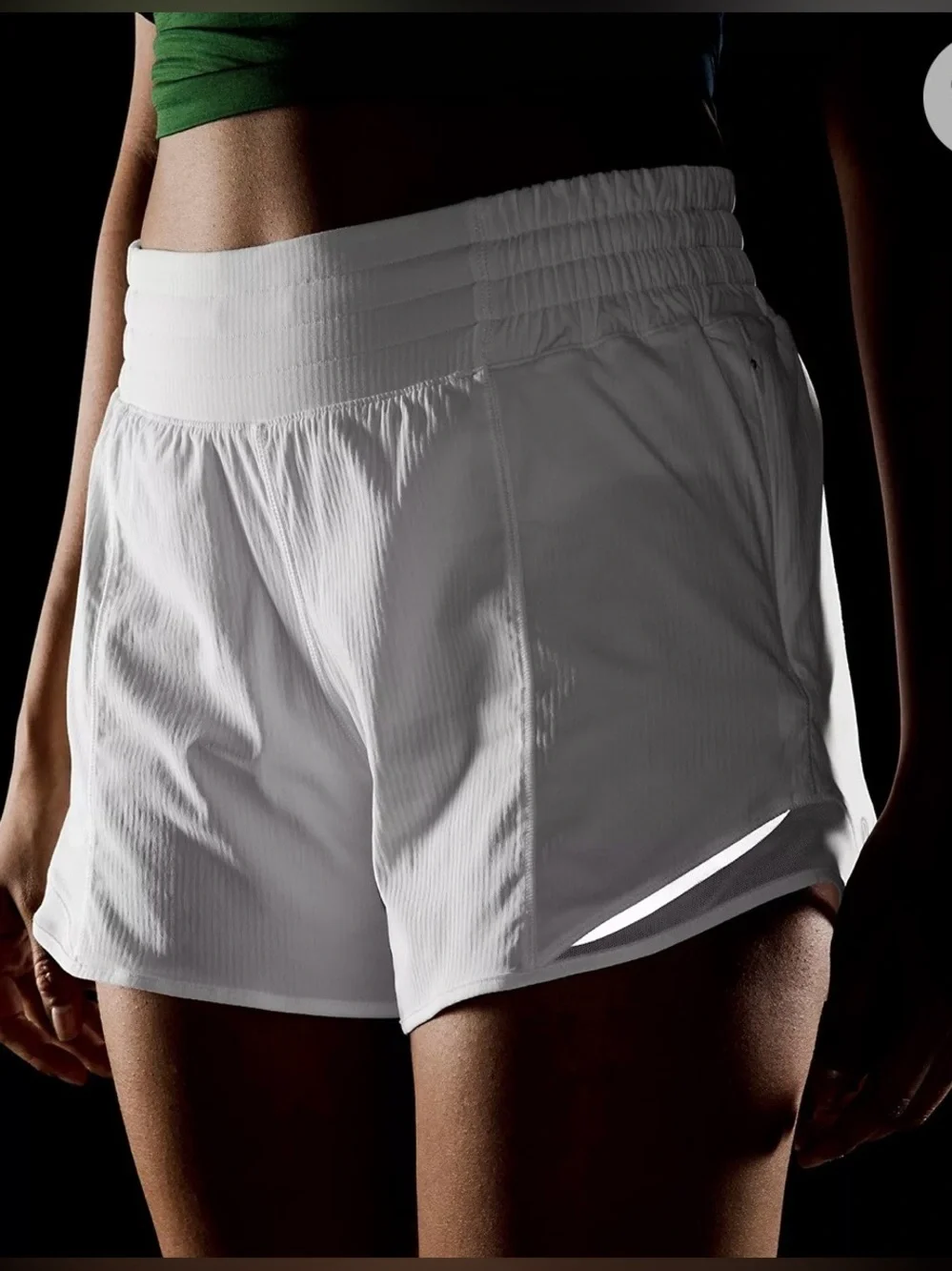 EUC! LULULEMON Hotty Hot low rise lined shorts. Size 8.